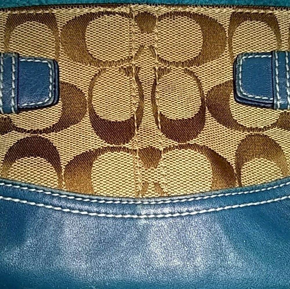 Coach wristlet (real/authentic.)